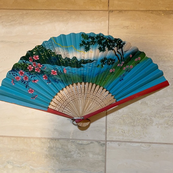 Final Price Drop: Small Lot of Vintage Asian Fans - Picture 2 of 15